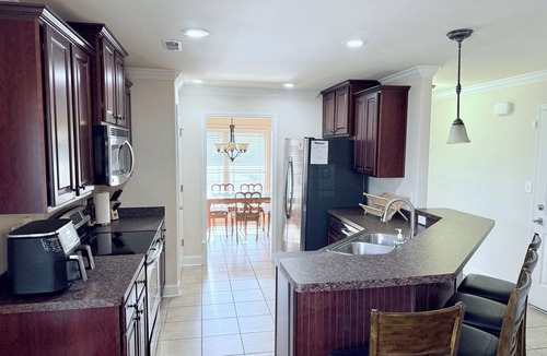 Huntsville House | Grand 3-bedroom house with AC in friendly central Huntsville close to everything