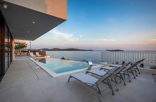 Rogoznica Villa | Grand 5-Bedroom Villa for 10, with a hydromassage infinity pool