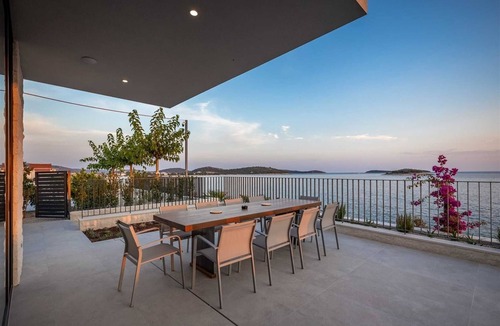 Rogoznica Villa | Grand 5-Bedroom Villa for 10, with a hydromassage infinity pool