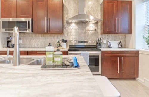 Central West End House | Grand 5BR in the Heart of the CWE ABODEbucks