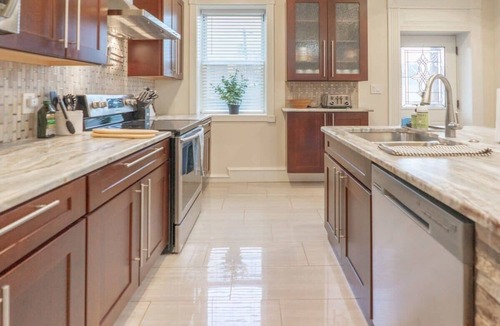 Central West End House | Grand 5BR in the Heart of the CWE ABODEbucks