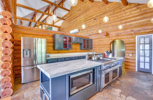 Alpine Cabin | Grand Alpine Estate | Reunions & Special Occasions