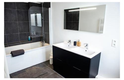 Lille Centre Ville Apartment | Grand appart 85m2 de standing, hyper centre/gare