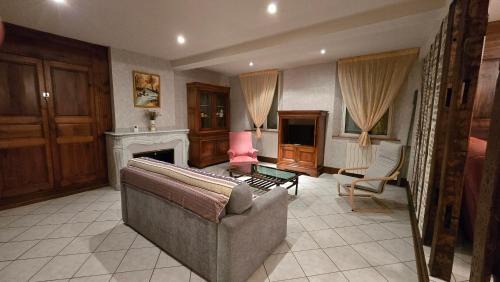 Bagneres-de-Bigorre Apartment | Grand Appart - centre ville - thermes - aquensis - parking privé