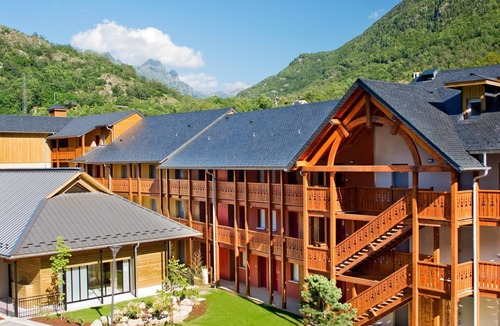 Ax-les-Thermes Condo | Grand Appartement | Parking + ski !