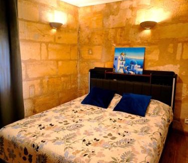 Bordeaux Sud Apartment | Grand appartement 80m2 à 100m de la Gare Saint Jean