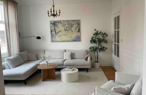 Tourcoing Apartment | Grand appartement entier en hyper centre a 10 minutes de lille, métro a 50m et la gare de Tourcoing et à 900m et parking a proximité