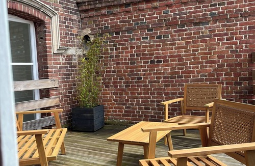 Brionne Apartment | Grand Appartement Lumineux Avec Terrasse/Beautiful Penthouse Flat in Normandy