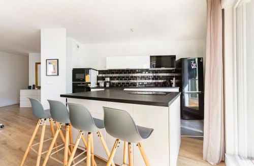 Universite Apartment | Grand appartement , Paris la Défense Arena, 50 mètres de la gare, 15 min Champs elysées