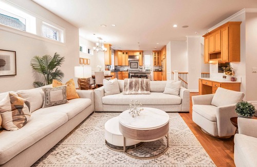 Northwest Bellevue House | Grand Bellevue DT Villa 5,010 sqft, near BV Square