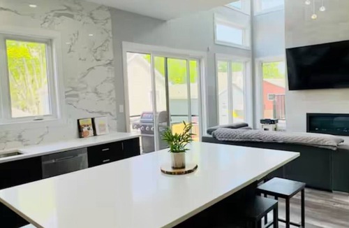 Grand Bend House | Grand Bend Modern Living Upper Unit with Separate Entrance 4 Bedrooms
