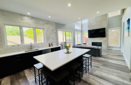 Grand Bend House | Grand Bend Modern Living Upper Unit with Separate Entrance 4 Bedrooms