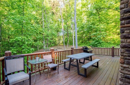 Rockbridge Cabin | Grand Bentley | Hocking Hills | Pool