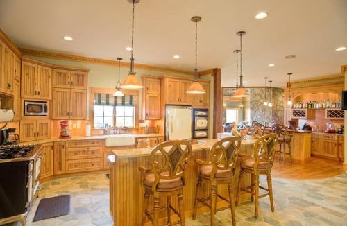 Eaton House | Grand Blanc Mountain Home