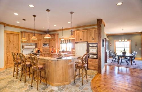 Eaton House | Grand Blanc Mountain Home