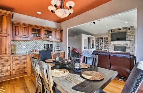 Crooked River Ranch House | Grand Cabin w/Hot Tub & Views - 3 Miles to Hiking