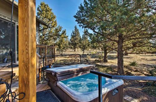 Crooked River Ranch House | Grand Cabin with Hot Tub and Views - 3 Miles to Hiking