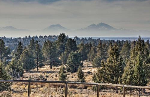 Crooked River Ranch House | Grand Cabin with Hot Tub and Views - 3 Miles to Hiking