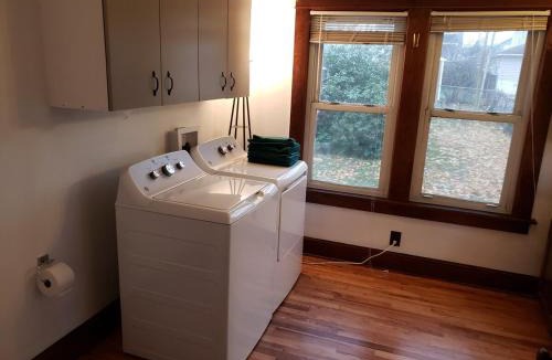 Johnson City House | Grand Central - Pet friendly 3 BR 2 Bath
