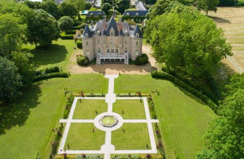 Vallon-sur-Gee House | Grand Château Renaissance avec Parc, Piscine et Activités, Rénové en 2023 - FR-1-410-389