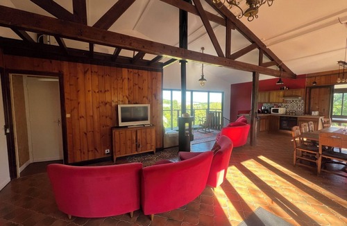 Verdelot Ski Chalet | Grand chalet à la campagne avec vue splendide
