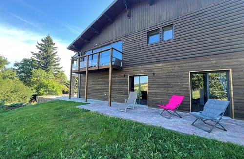 Verdelot Ski Chalet | Grand chalet à la campagne avec vue splendide