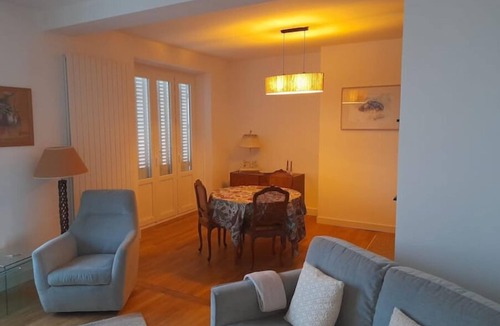 Limoges Apartment | Grand, Clair, Central, Élégant, 2 Chambres