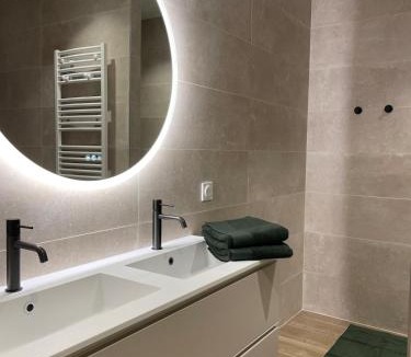 Ax-les-Thermes Apartment | GRAND COSY 10-12 pers Ax Thermes Centre Terrasse Parking