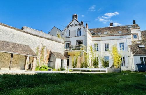 Egreville Apartment | Grand Deluxe Poule Noire