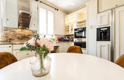 Castellana Apartment | Grand Design. Glamorous Location. Splendid Views.