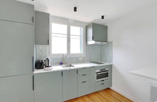 Saint-Ouen Apartment | Grand duplex climatisé 2BR - Proche Paris