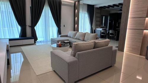 Lumut Villa | Grand’e La Villa Homestay