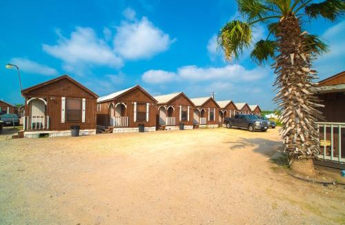 Tilden Cabin | Grand Eagle Ford Lodge & RV Park