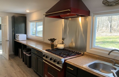 Hoosick Falls House | Grand farmhouse, big groups, close to skiing, 1 mi to VT, XL Hot Tub.