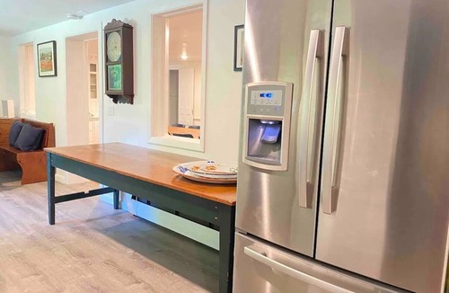 Hoosick Falls House | Grand farmhouse, big groups, close to skiing, 1 mi to VT, XL Hot Tub.