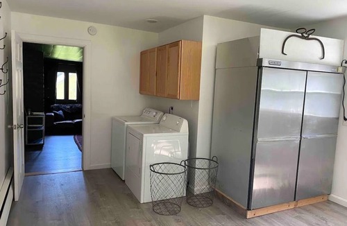 Hoosick Falls House | Grand farmhouse, big groups, close to skiing, 1 mi to VT, XL Hot Tub.