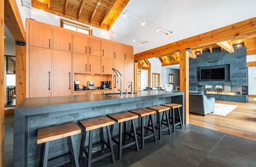 Mont-Tremblant House | Grand Foret Villa | 5700 sq.ft Luxury Chalet | Hot Tub, Firepit & Pool Table | Pet-Friendly