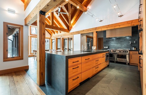 Mont-Tremblant House | Grand Foret Villa | 5700 sq.ft Luxury Chalet | Hot Tub, Firepit & Pool Table | Pet-Friendly