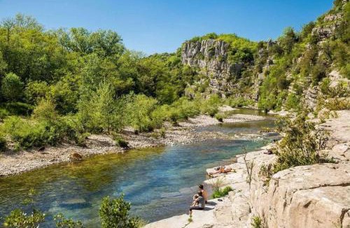 Saint-Andre-de-Roquepertuis House | Grande maison en pierre au coeur du village provençal du XIe siecle 10 personnes