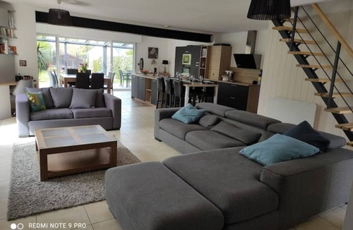 Saint-Martin-du-Fouilloux House | Grande Maison Familiale Avec Jacuzzi