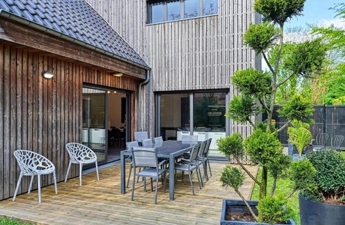 Marcq-en-Baroeul House | Grand gîte moderne à Marcq-en-Barœul, proche Lille, jardin, animaux acceptés - FR-1-510-227