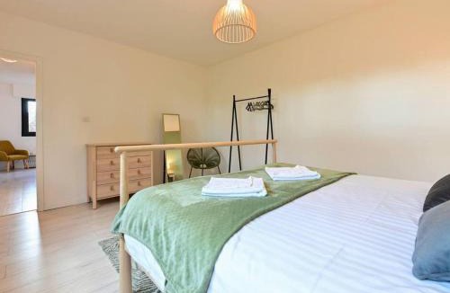 Marcq-en-Baroeul House | Grand gîte moderne à Marcq-en-Barœul, proche Lille, jardin, animaux acceptés - FR-1-510-227