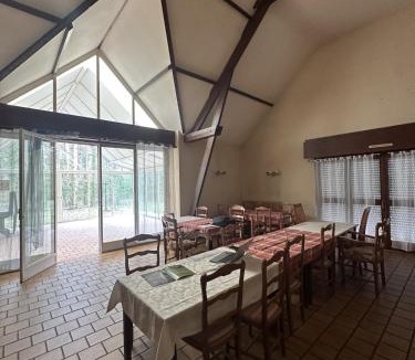 Rille House | Grand gîte nature 20 pers - Bar - Véranda - 1 ha - Lac de Rillé