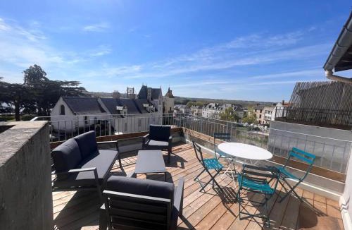 Ancenis Apartment | grand gîte terrasse vue Loire et château d'Ancenis