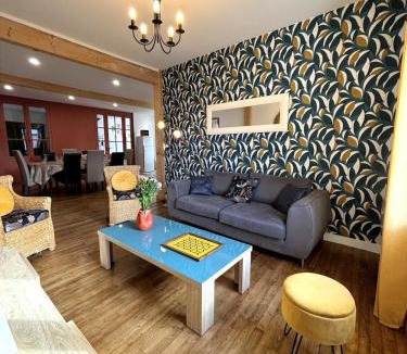 Vivonne House | Grand Gîte Vivonne 8 personnes, Terrasse, Confort, babyfoot