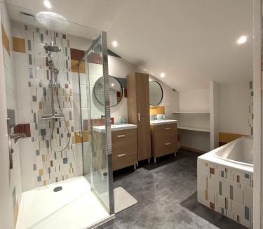 Vivonne House | Grand Gîte Vivonne 8 personnes, Terrasse, Confort, babyfoot