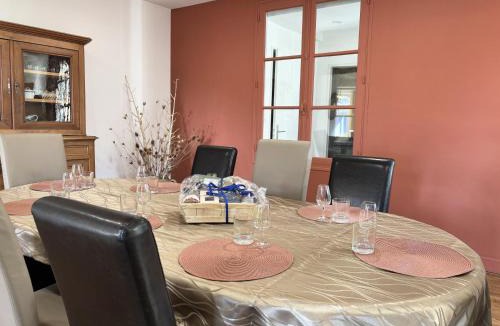 Vivonne House | Grand Gîte Vivonne 8 personnes, Terrasse, Confort, babyfoot