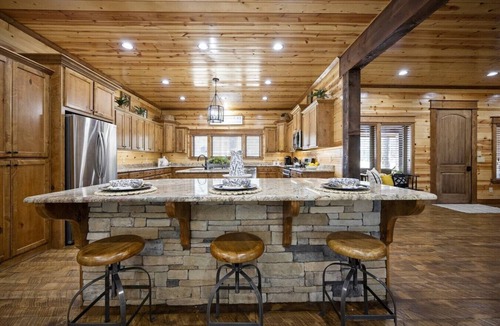 Broken Bow Cabin | Grand Getaway- 3 Stories|6,400sqft|Hot Tub|FirePit