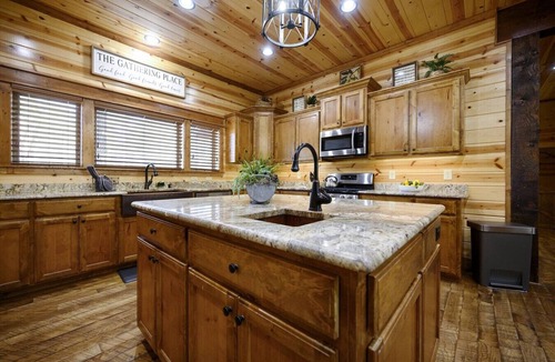 Broken Bow Cabin | Grand Getaway- 3 Stories|6,400sqft|Hot Tub|FirePit