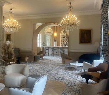Sully Hotel | Grand Hôtel "Château de Sully" - Piscine & Spa -Teritoria